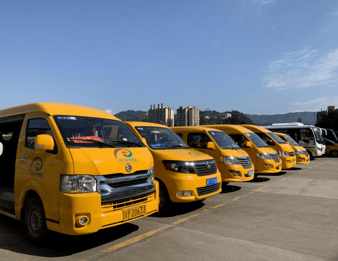 【四川交通】《人民日报》聚焦丨四川便民小客车畅通农村人流物流