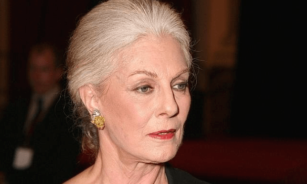 年龄渐长以后的菲奥娜没有再婚,她的生活逐渐归于平淡,但依然享受生活