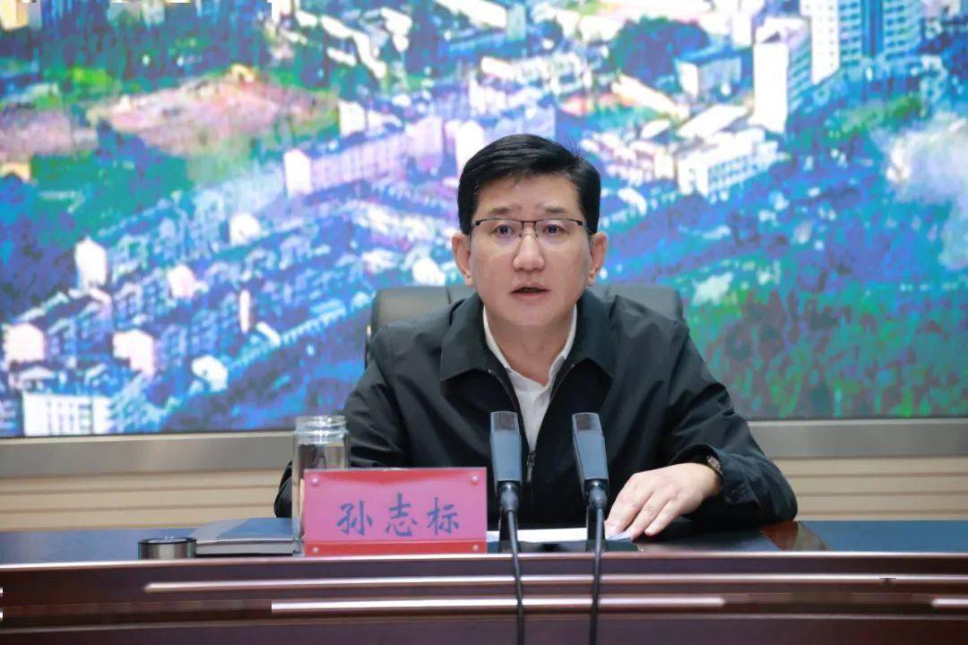 近日,盱眙县委书记孙志标围绕"驰而不息抓作风,克难奋进谱新篇,以清朗