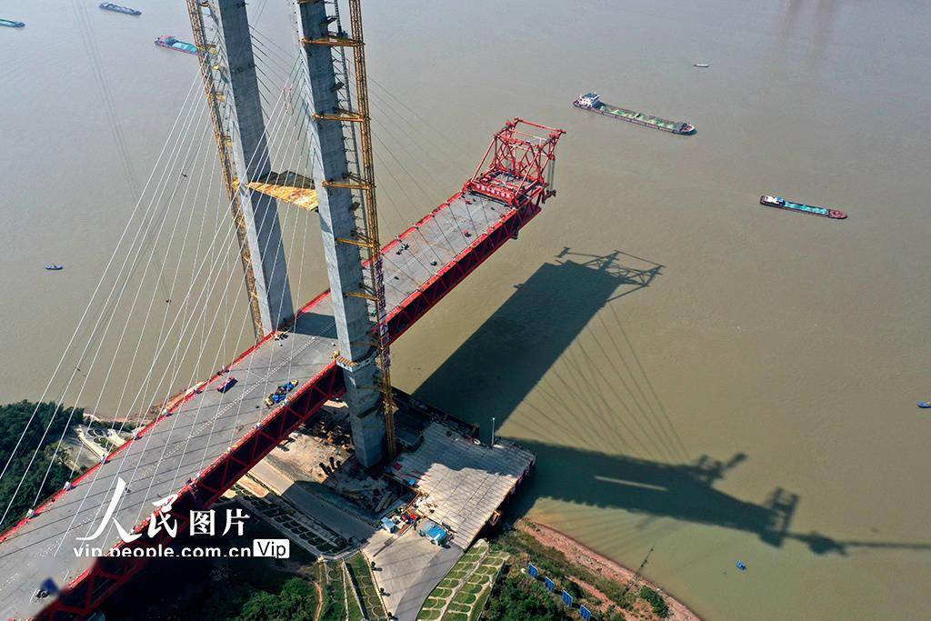 安徽铜陵:京台高速铜陵长江公铁大桥施工正酣_高速公路_铁路_意义