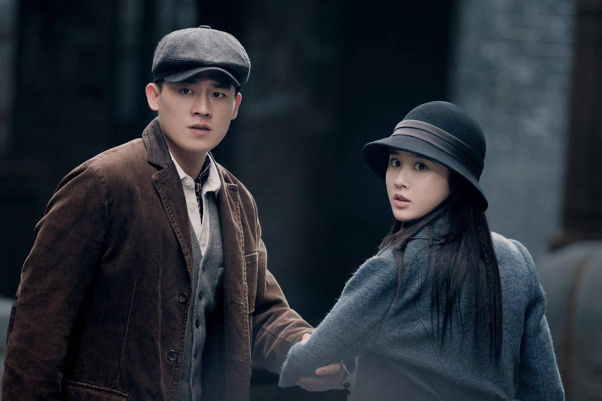 面对一次次的追捕和搜查,林昔虽屡次化险为夷,但在不知不觉中越陷越深