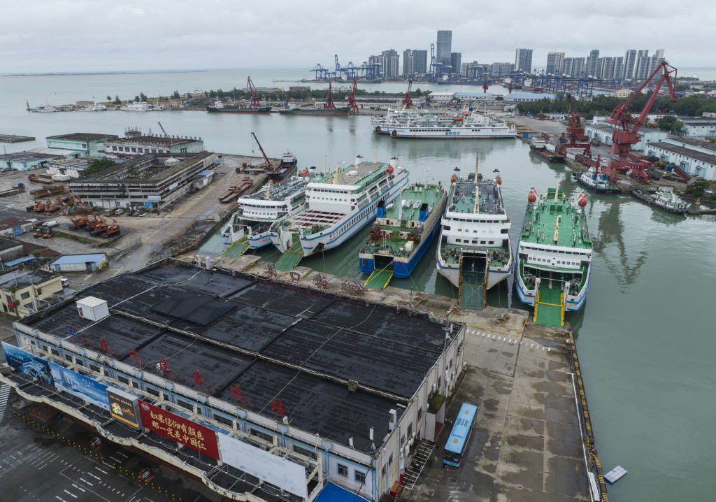 受台风三巴影响 琼州海峡客滚船停运