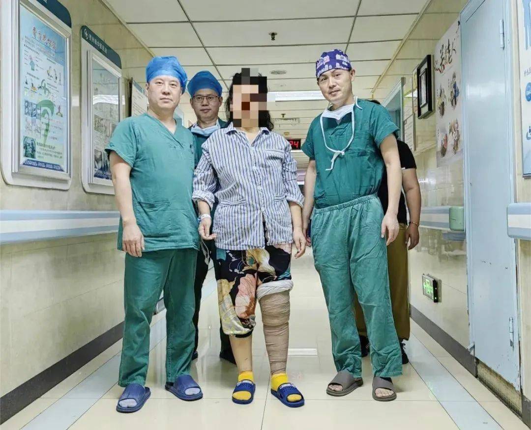 膝关节置换手术费用图片