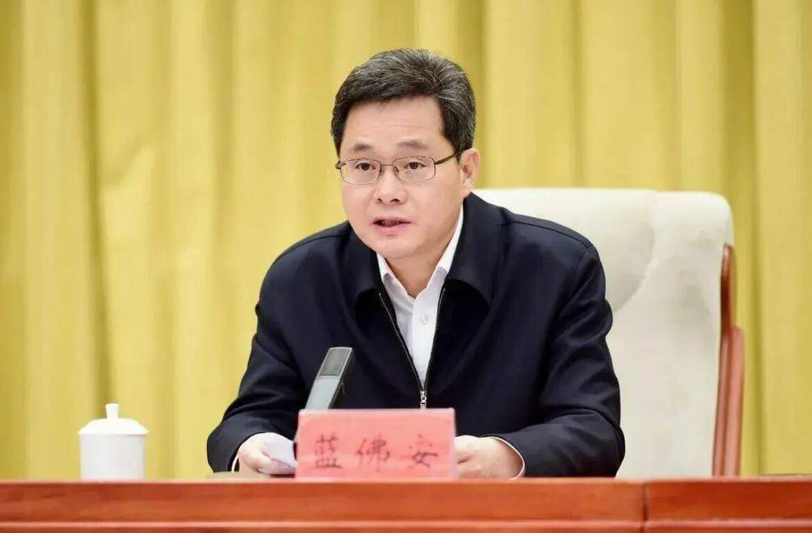 日前,中共中央决定:蓝佛安同志不再担任山西省委书记,常委,委员职务