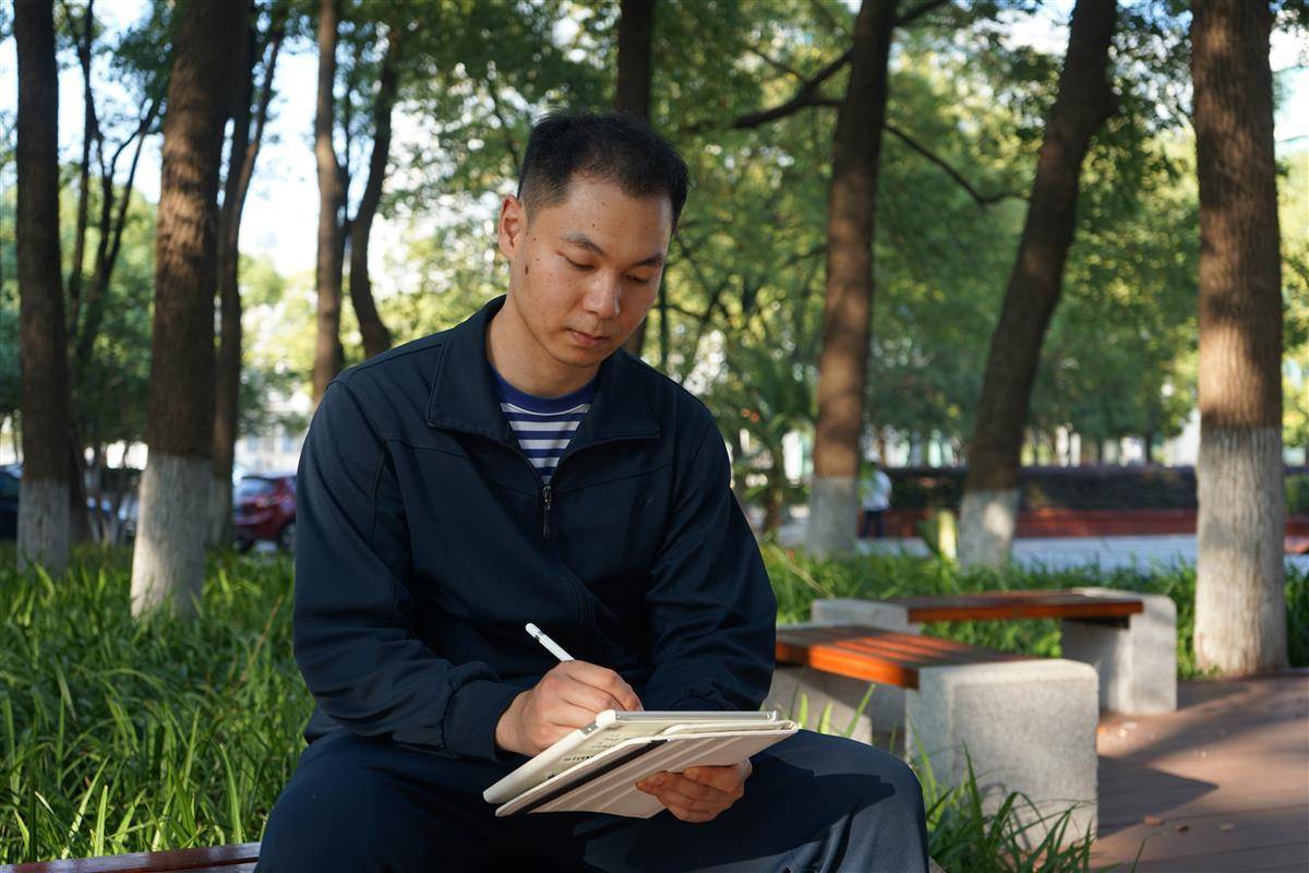 "大学生自强之星"叶志超赢在日常_海军_军营_训练