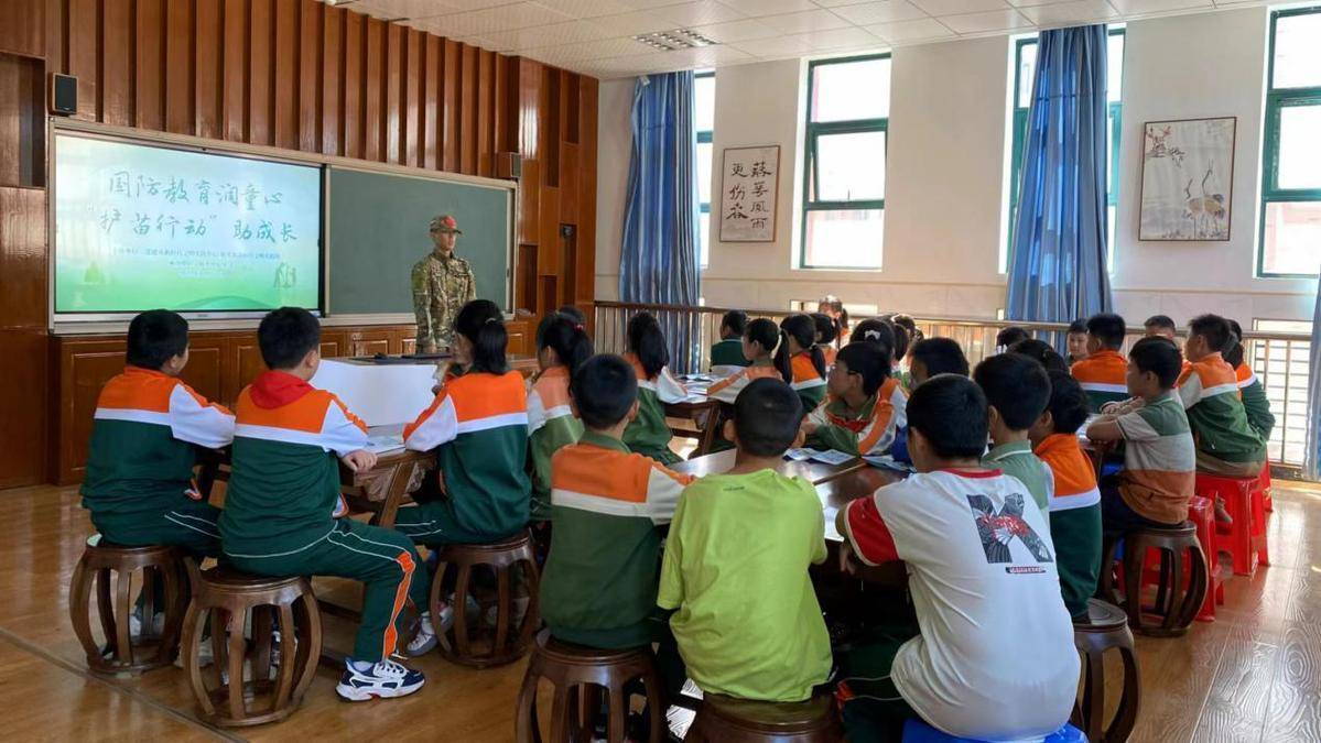 来百度app畅享高清图片近日,航头镇新时代文明实践所和航头中心小学