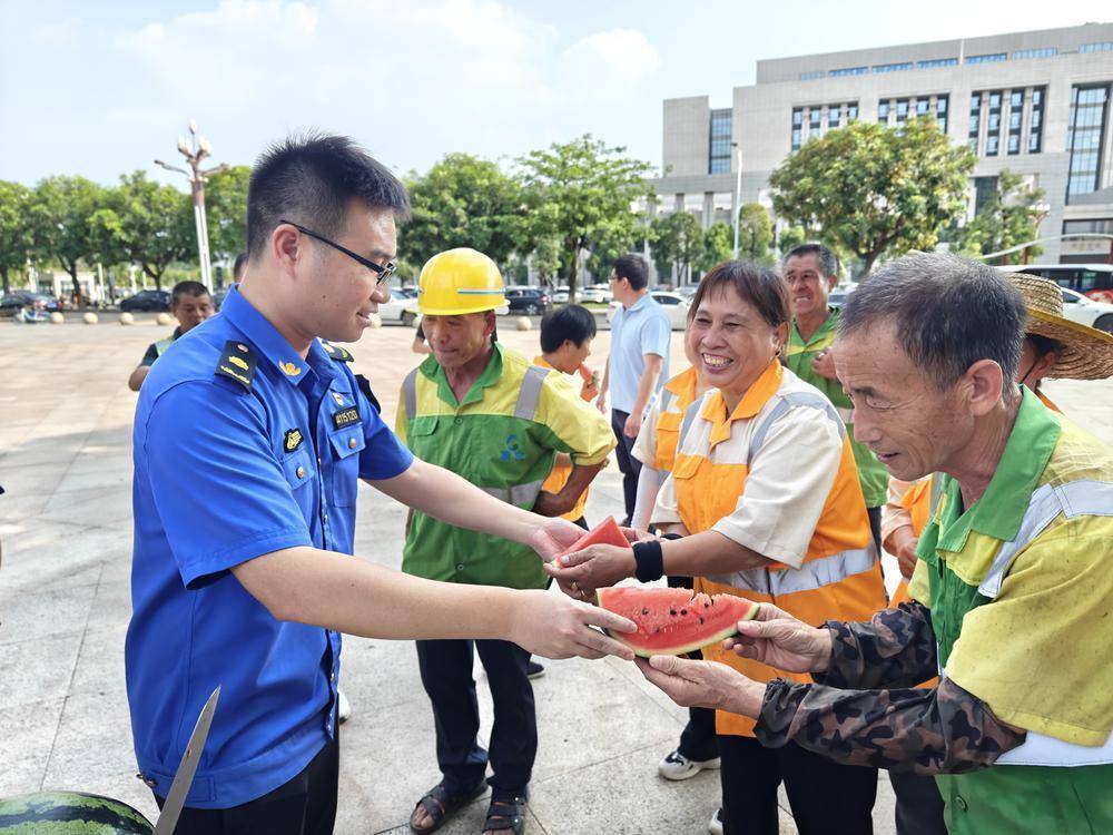 厚街镇党委委员,镇"两新"组织党委书记张小凯致辞讲话,代表镇委镇政府