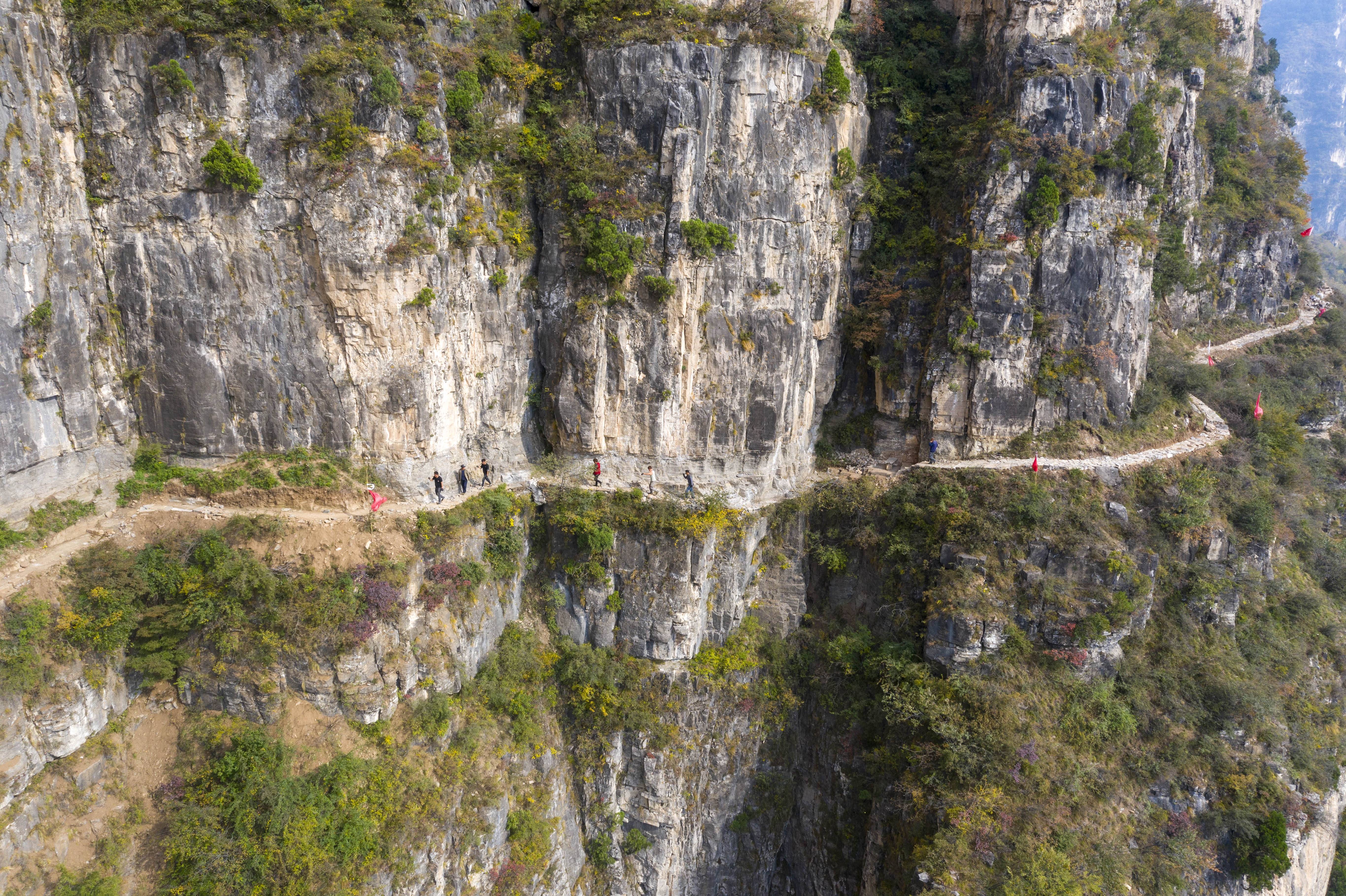 (图片故事)四季中国 太行山村筑路人:用石头与大山对话_村民_新华社