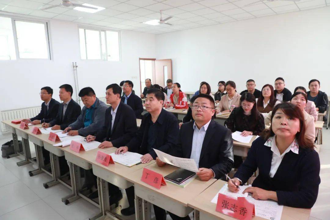 领航先行】张申齐鲁名校长领航工作室成员到红河镇中学开展联合教研