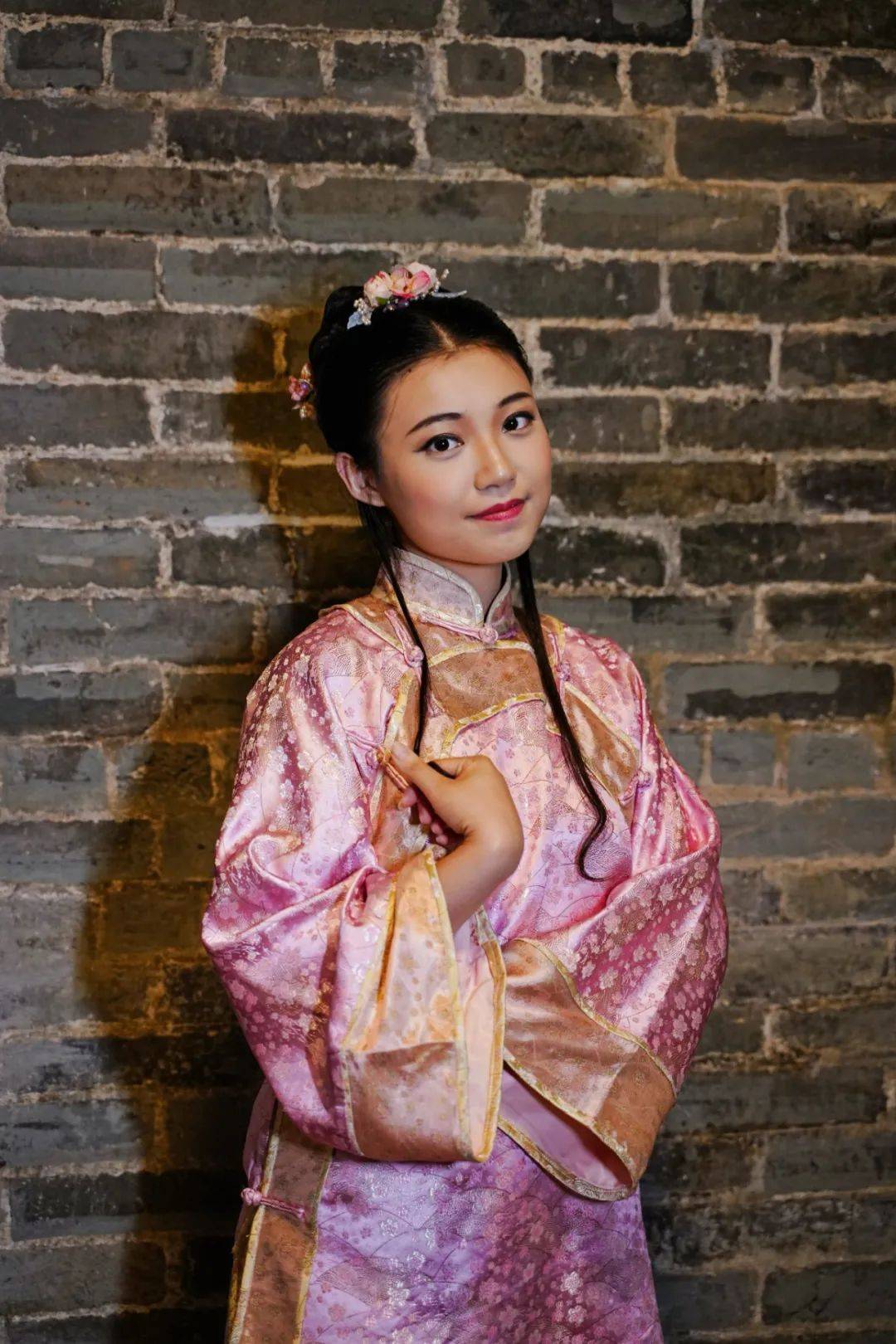 小婵a饰张佳欣小婵中山有戏艺术工作坊演员.