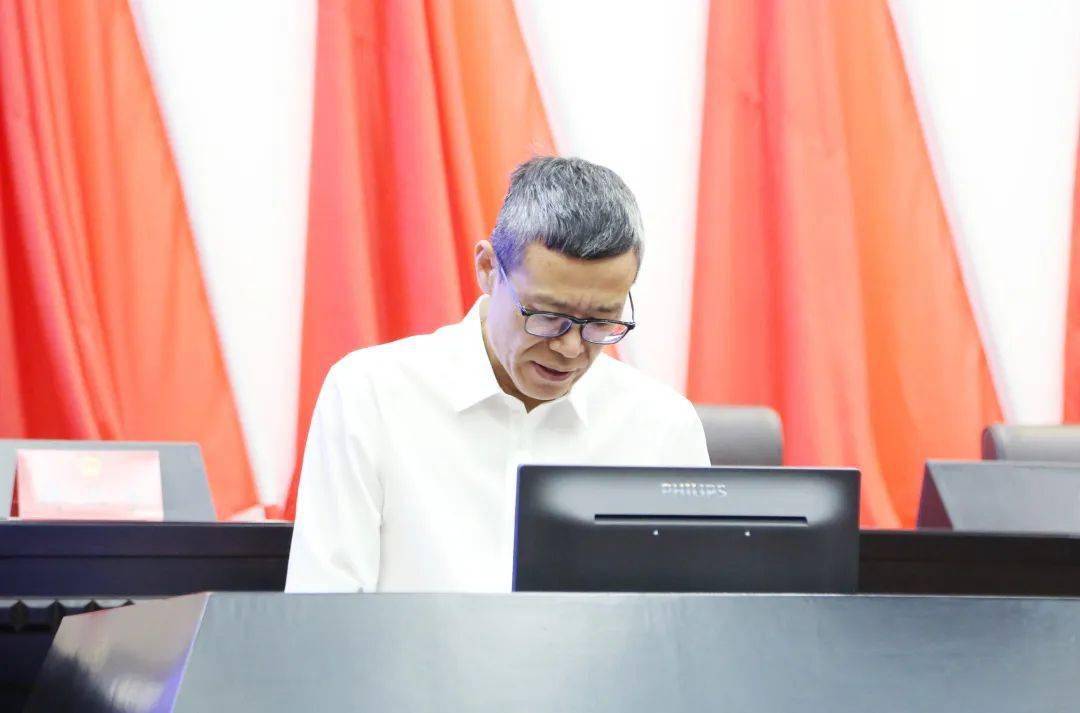 市政府副秘书长徐海严作关于《浙江省民营企业发展促进条例》和