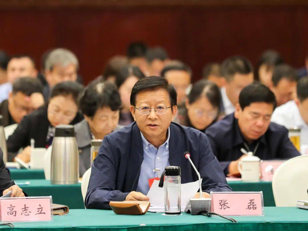 张磊介绍了我区高标准农田建设的成效和经验做法,反映了目前遇到的