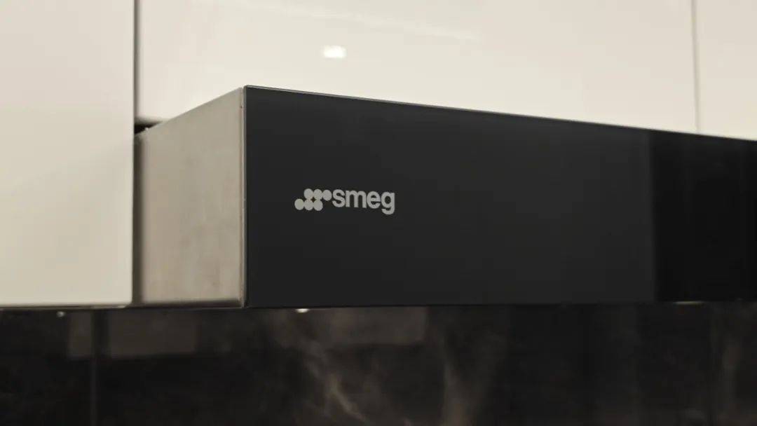 洗脸盆,还升级了智能马桶和恒温花洒,而且像松下的暖风机,科勒的电热