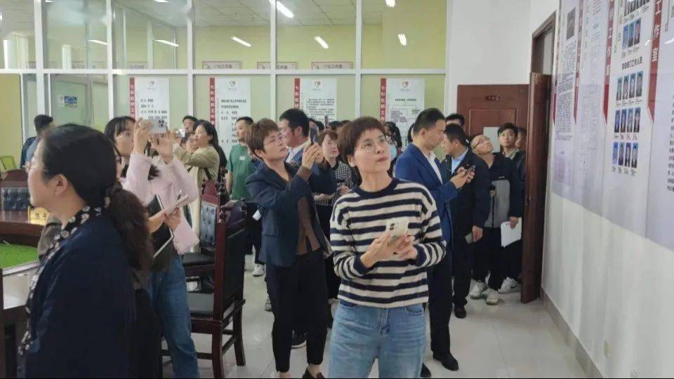 会前,与会人员共同观摩了成武二中"守护菏苗·070(零欺凌)勇敢者行动"