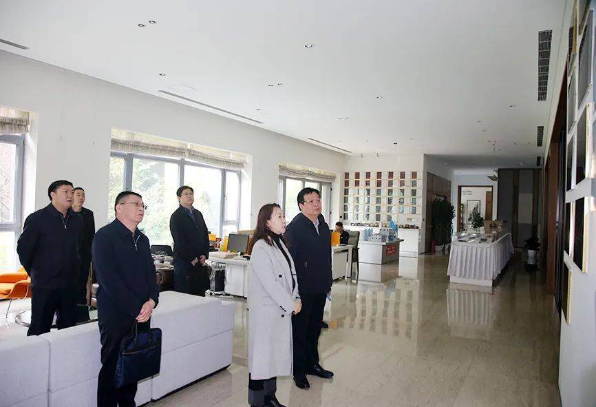 张宣科技董事长王宏斌,张矿集团总经理张宝军,区领导秦正伟,高文阳,次