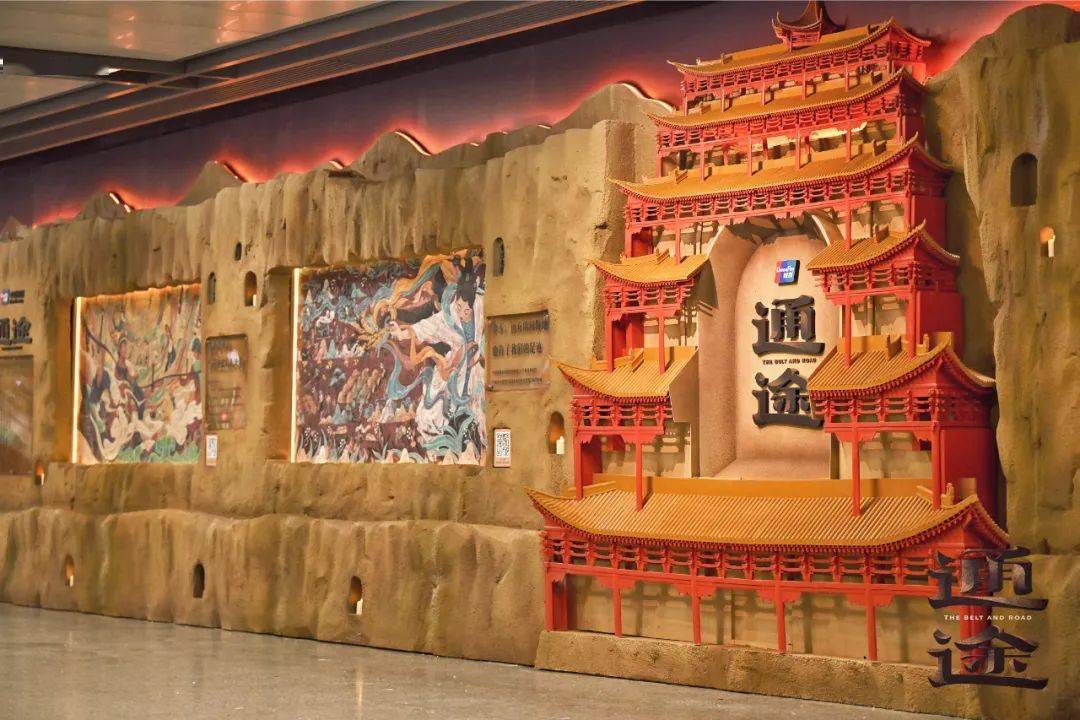 西安地铁把"敦煌壁画" 搬来啦!_钟楼_丝路_通途