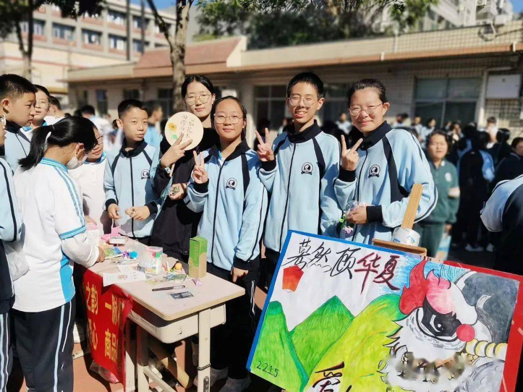 请看保定十七中2023年校园爱心义卖活动~_同学_产品_图书室