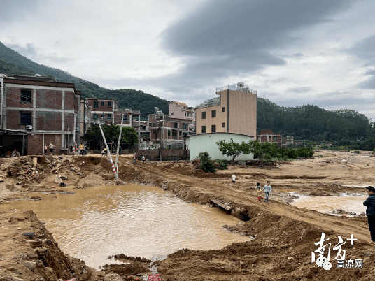 高州一村成了"孤村"_新垌镇_群众_应急