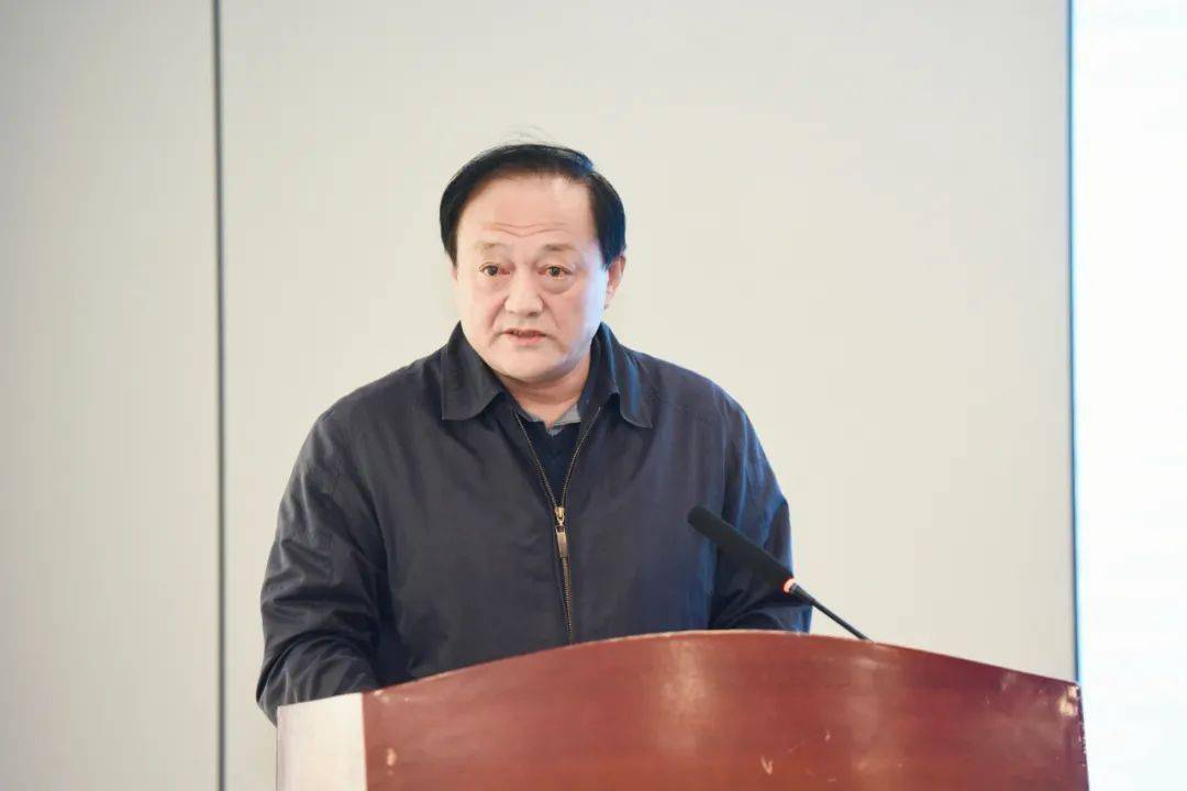 省旅游协会旅行社分会会长张小兵作第一届理事会工作报告,省旅游协会