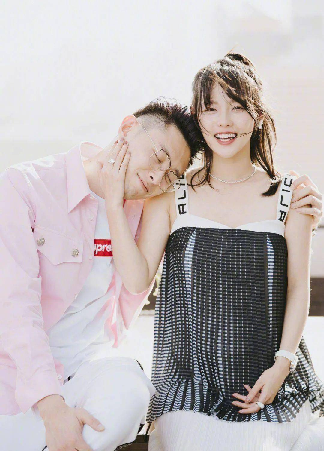 很少见恋爱或者夫妻生活中,男方又宠妻又会撒娇的,所以张嘉倪的爱情