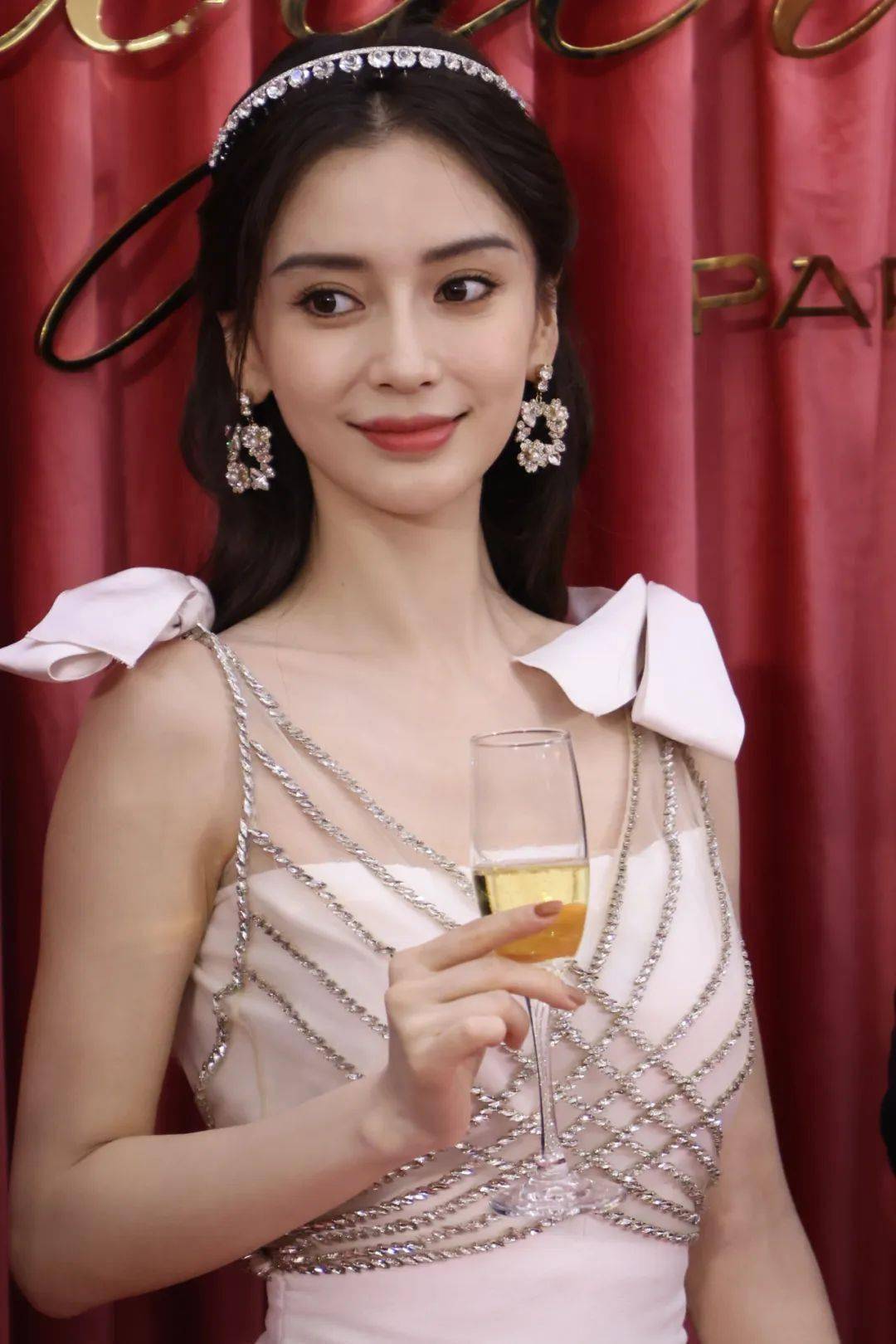 知名女艺人申请强制执行!_杨颖_傅某某_赵丽颖