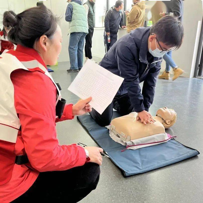 初中女生体测时突然心脏骤停……心肺复苏 aed"救了命"!