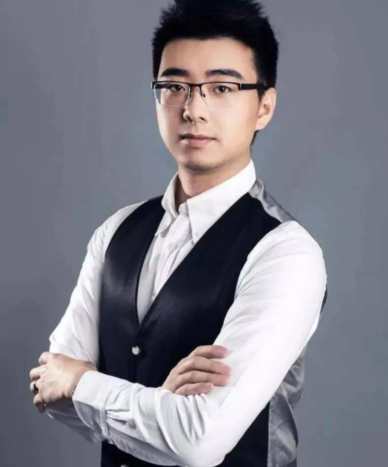 比起去年同期的数据,黄伟李萍夫妇稍稍"后退"了一点