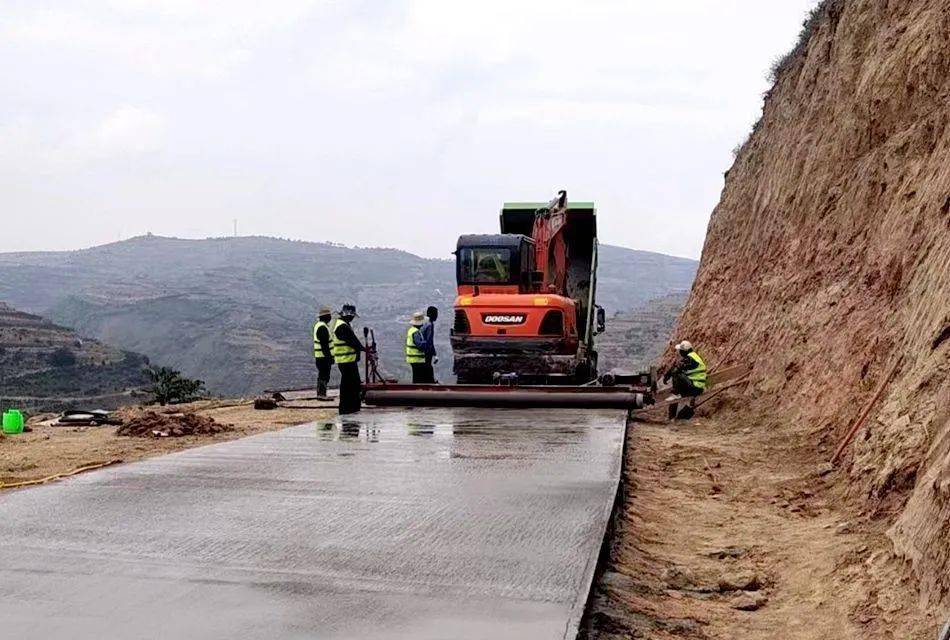 【乡村振兴看变化】麦积区琥珀镇霍家沟村:修好产业路 为乡村振兴赋能