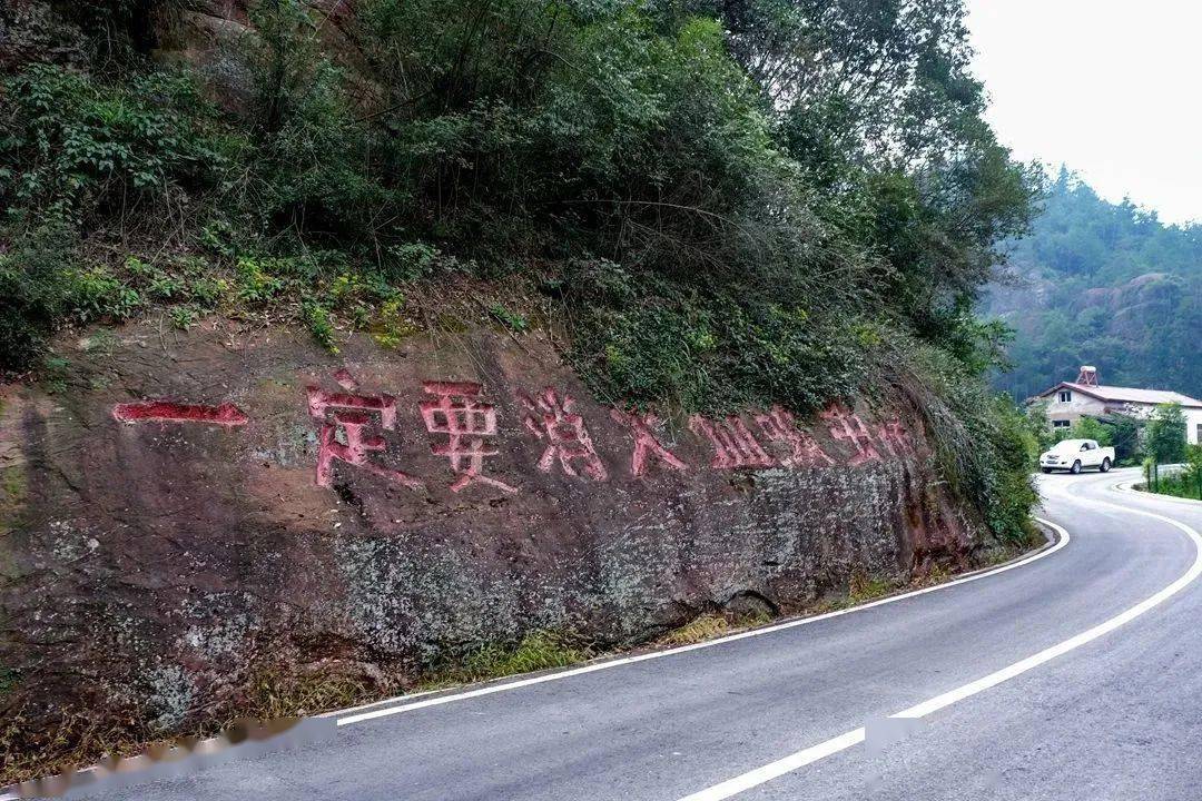 1969年开沟修路的时候,指挥部设在狮子湾,指挥长李世伦,技术员张开金