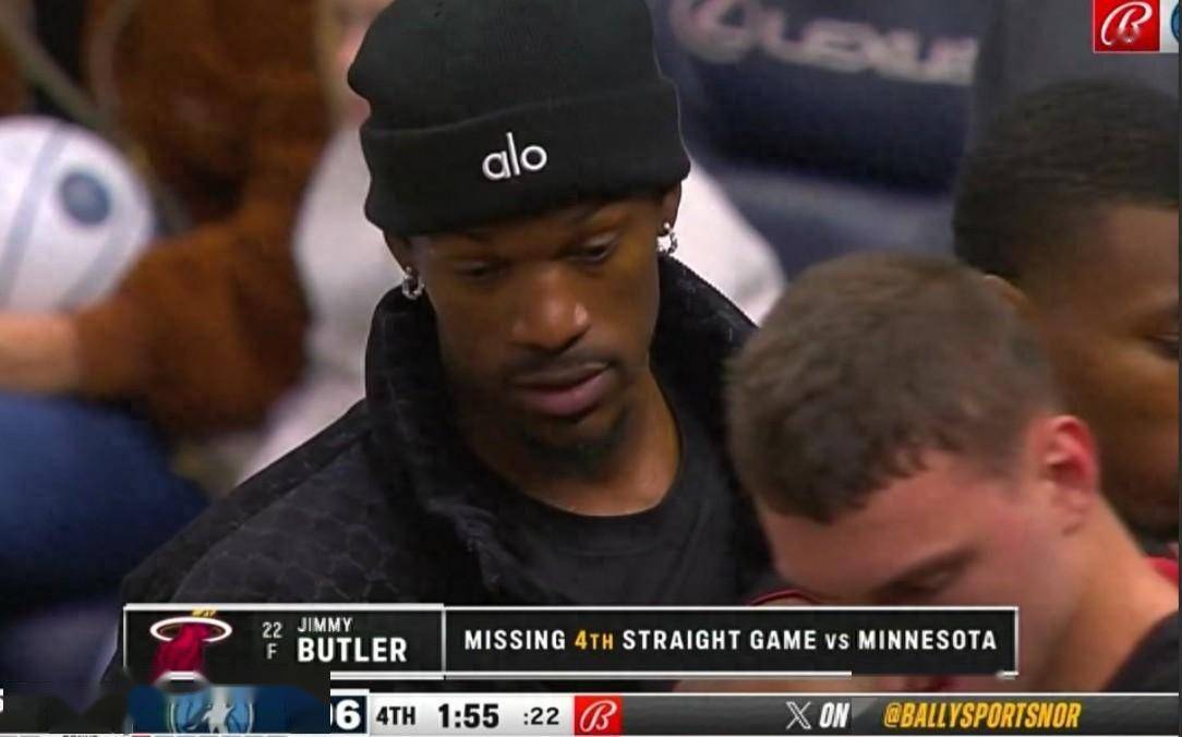 "巴特勒在以飞吻回应.巴特勒曾在2017-18赛季效