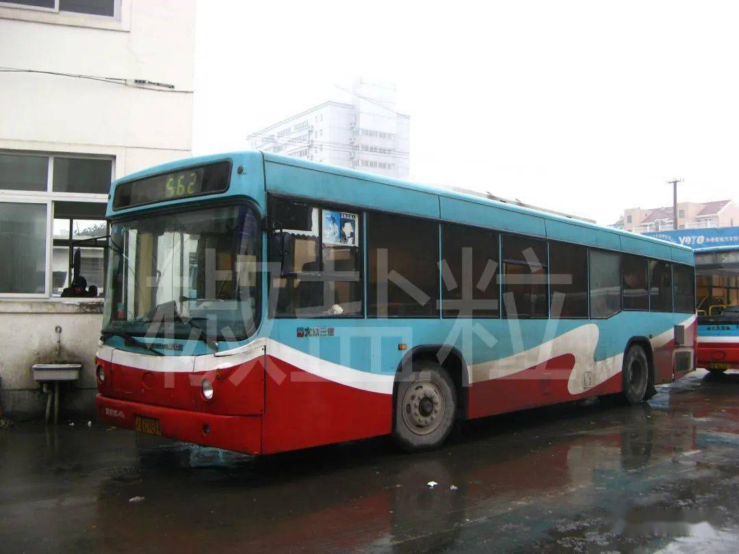 562路xmq6110c(xmq)型客车,南翔汽车站(魏家钧 摄,2007)562路pk6110cd
