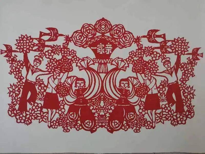 剪纸《一家亲》作者:刘金华剪纸《拥军爱民》作者:唐永祥布贴画《乡情