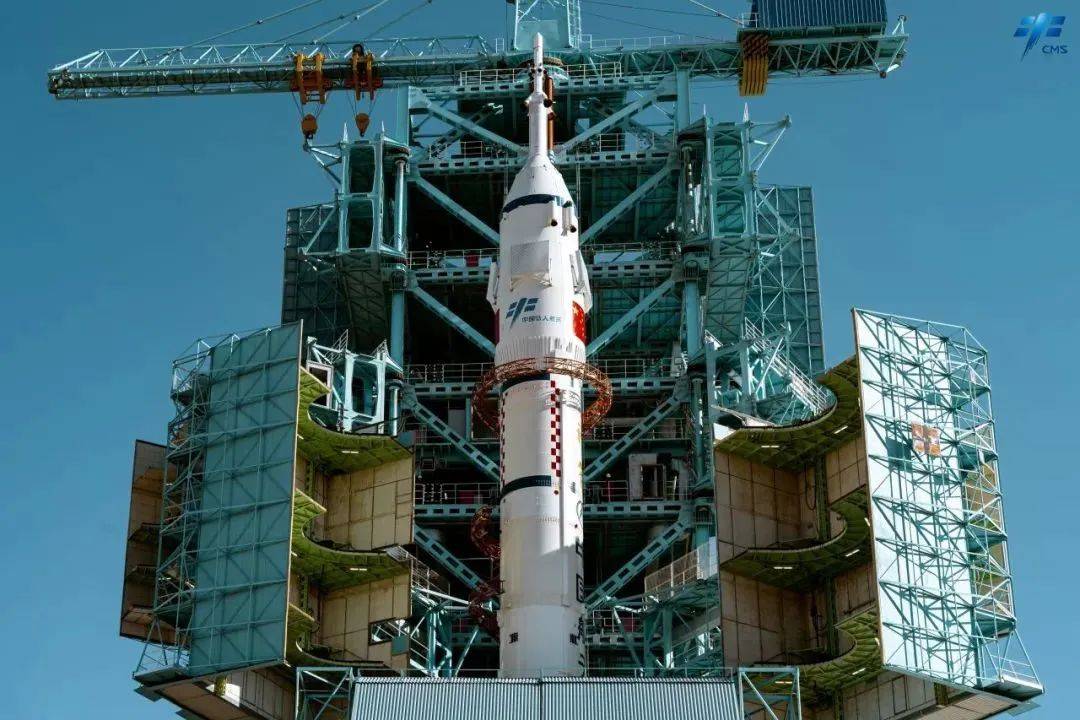 酒泉卫星发射中心主任邹利鹏宣布:"神舟十七号发射任务取得圆满成功!