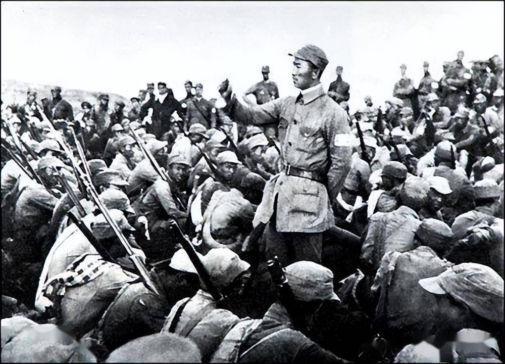 1938年,八路军分区司令员被地主反动武装铡成三段,萧华派兵复仇_孙仲