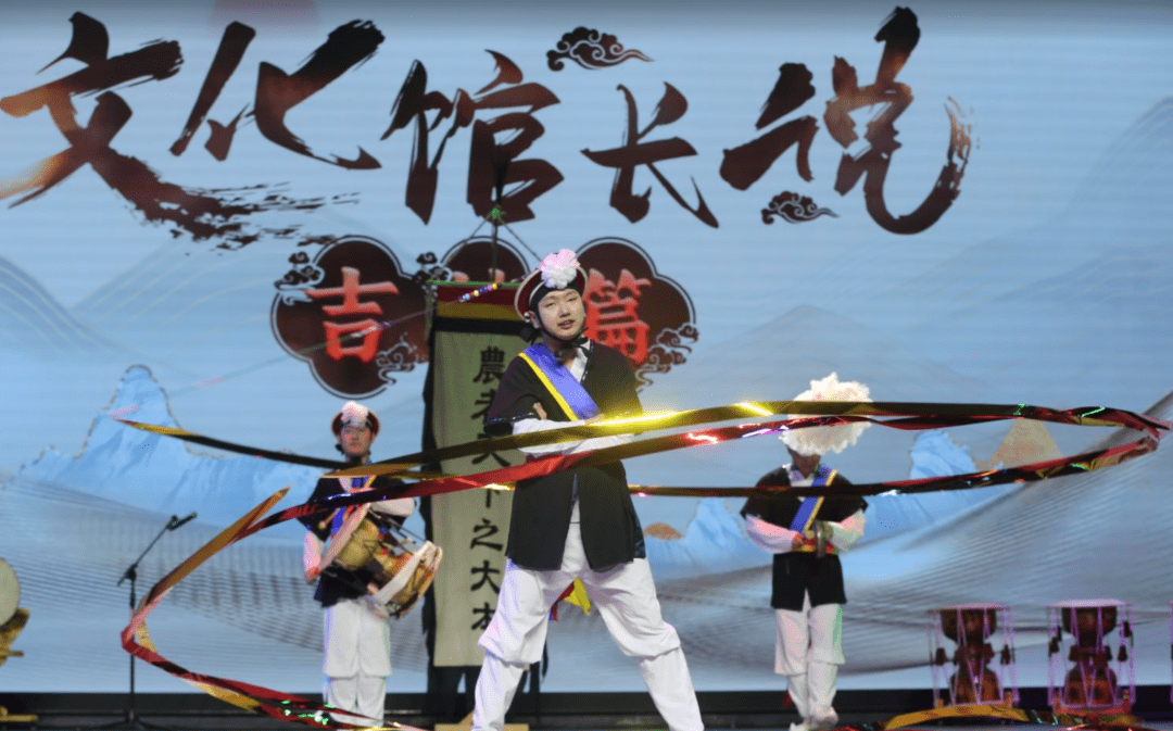 升活将拉着他心爱手风琴,陪我们一起走进热情好客的延边朝鲜族自治州