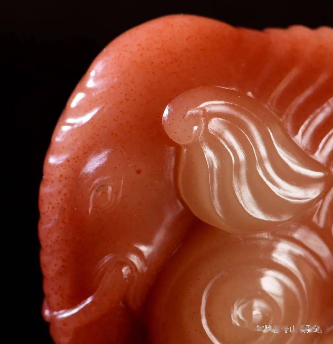 这种质地是超细腻,颜色超艳丽,他山中,唯龙蛋石能做到芙蓉相匹敌的