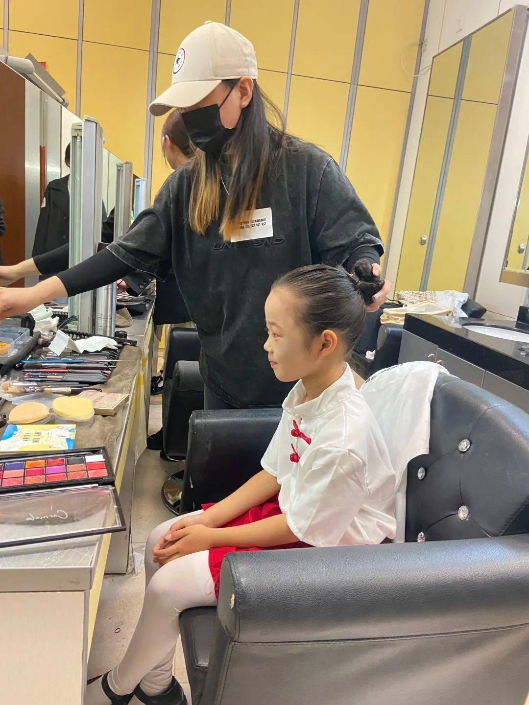 录制花絮照片0110月29日,我校的任梓辰,张奇娟,张仲鑫,王睿宁,李蕙滢