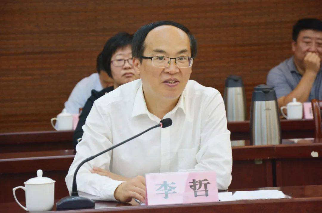 男主叫李哲