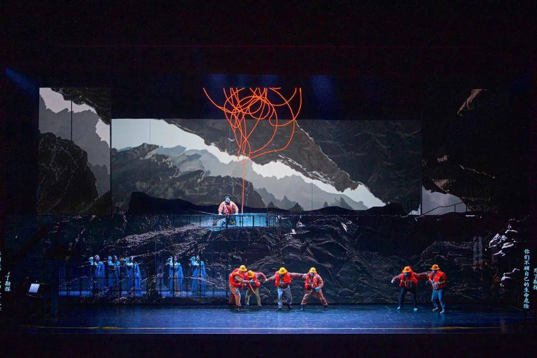 进行创作演出:特邀著名作曲家杜鸣心,杜咏,一级编剧董妮,配器参与贾如