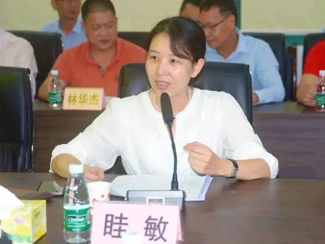 2023年11月2日,茂名市电白区邝远华副区长带队莅临南海中学开展"双新"