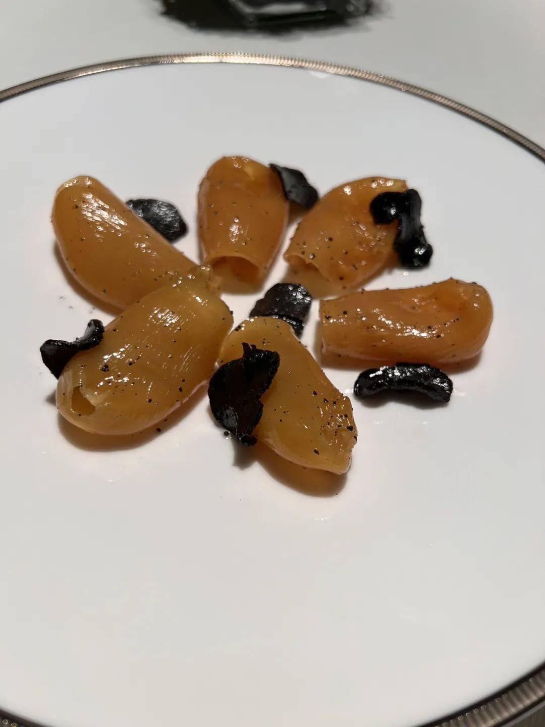 晚上去了炳胜私厨和全哥一起吃饭,试了炳胜的几个新菜.