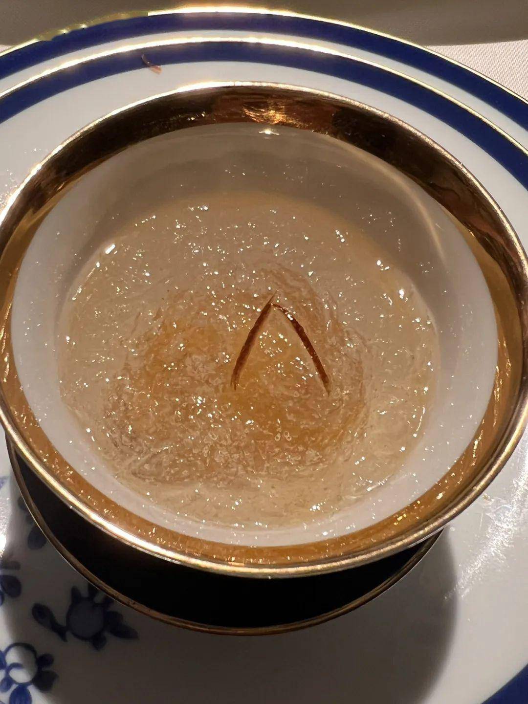 晚上去了炳胜私厨和全哥一起吃饭,试了炳胜的几个新菜.