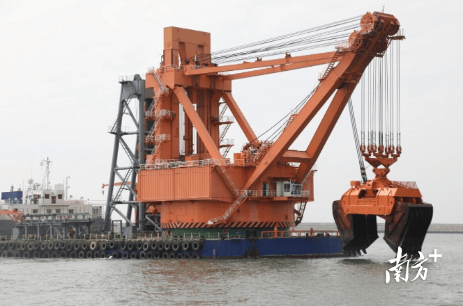 世界最大抓斗式挖泥船亮相茂名博贺新港区,曾在"一带一路"乘风破浪_金