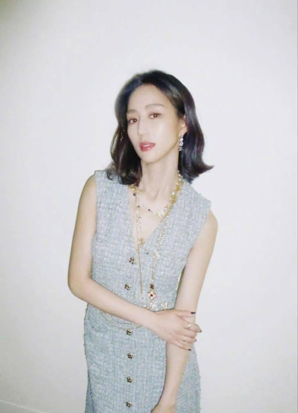 最近张钧甯阮经天直播两个人相约说如果到50岁还未嫁娶,就考虑在一起.