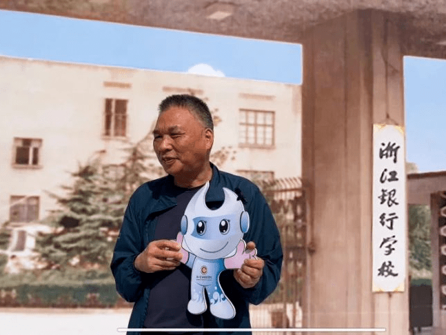 原农村金融813班 自1981年进入浙江银行学校学习到毕业，我感受到了学校对