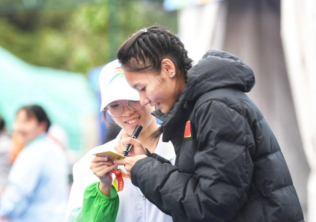 学青会丨17岁"五金王"刘英兰:向李雪梅看齐,争取站上奥运跑道_成都