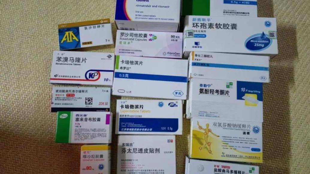 今年7月,廖华(化名)在病友药转群发了父母去世留下的药品的照片,表示