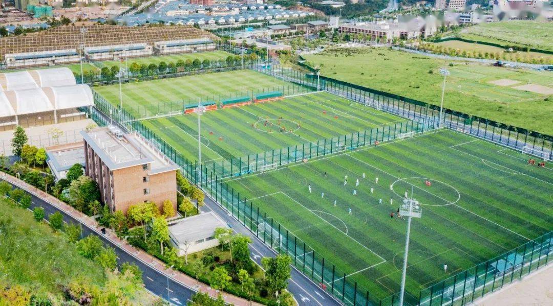 2023年横陂足球特色小镇冬月国际嘉年华开幕式在小镇隆重举行!