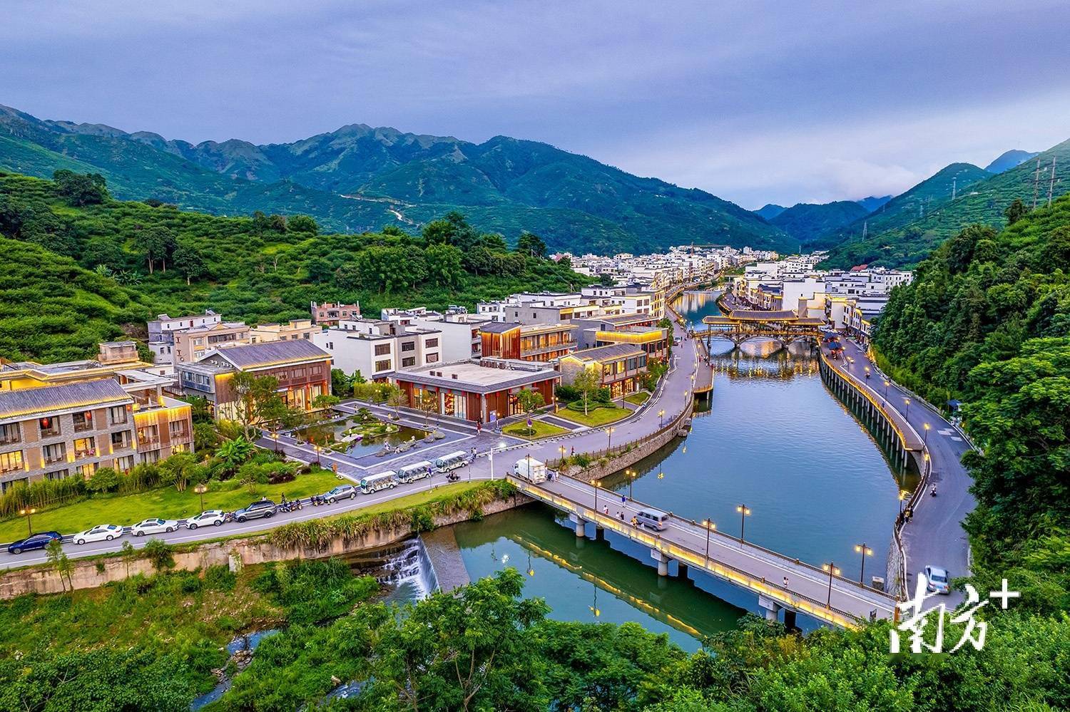 茂名信宜市钱排镇:一颗三华李三笔实惠账_农文旅_融合_度假