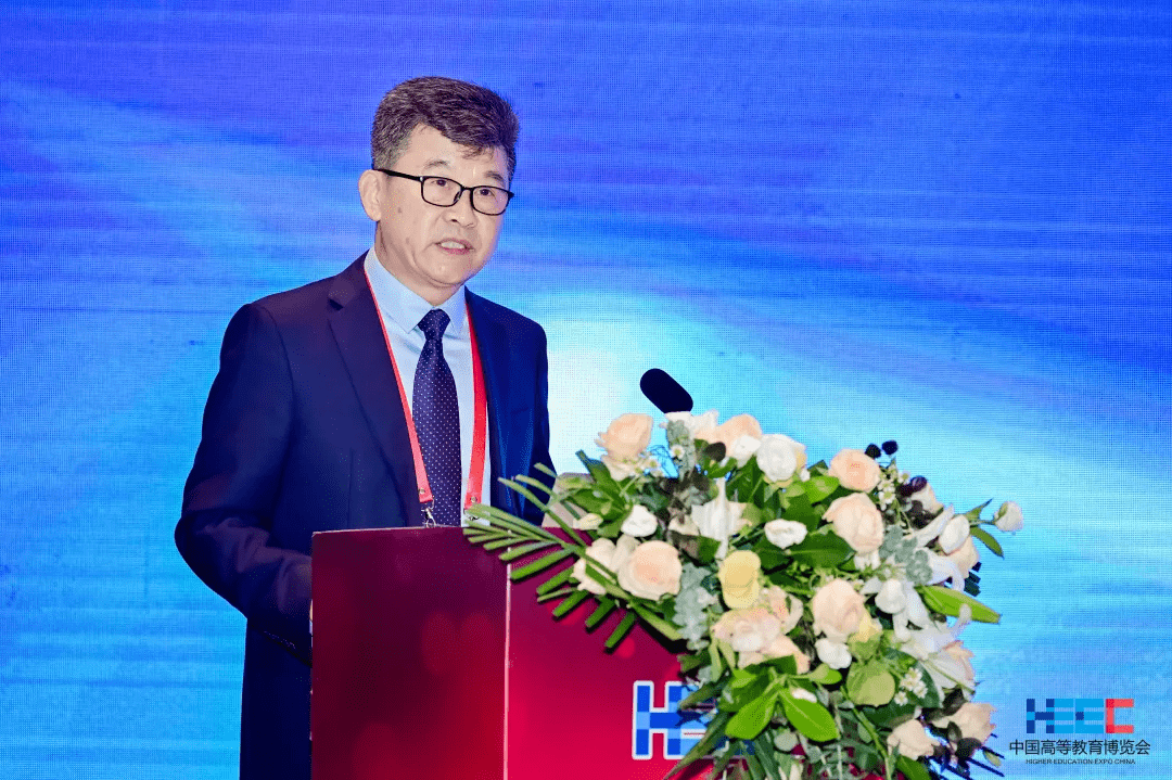 张玉明在致辞中强调,教育数字化转型已成为我国高等教育改革发展的